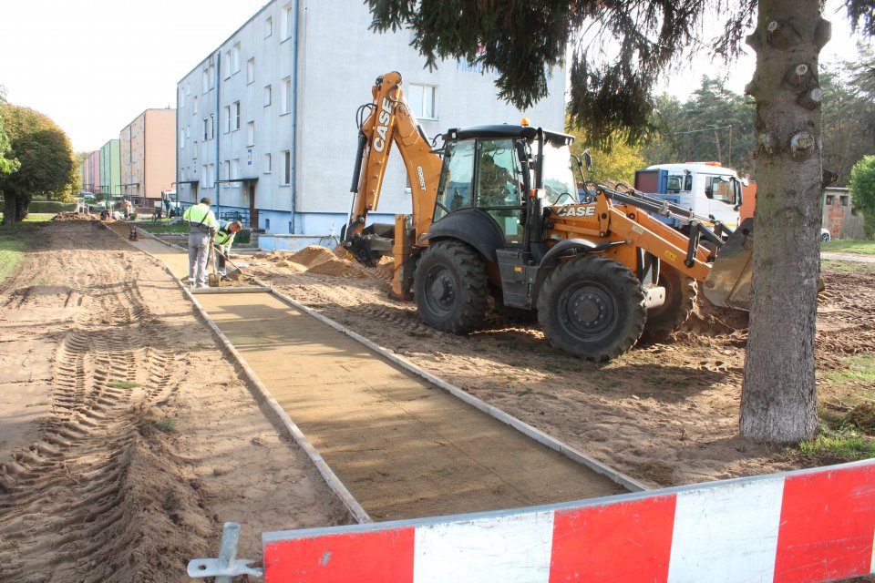 - zdjecie_budowa_chodnika_bieganow_21_10_2022.jpg - zdjecie_budowa_chodnika_bieganow_21_10_2022.jpg